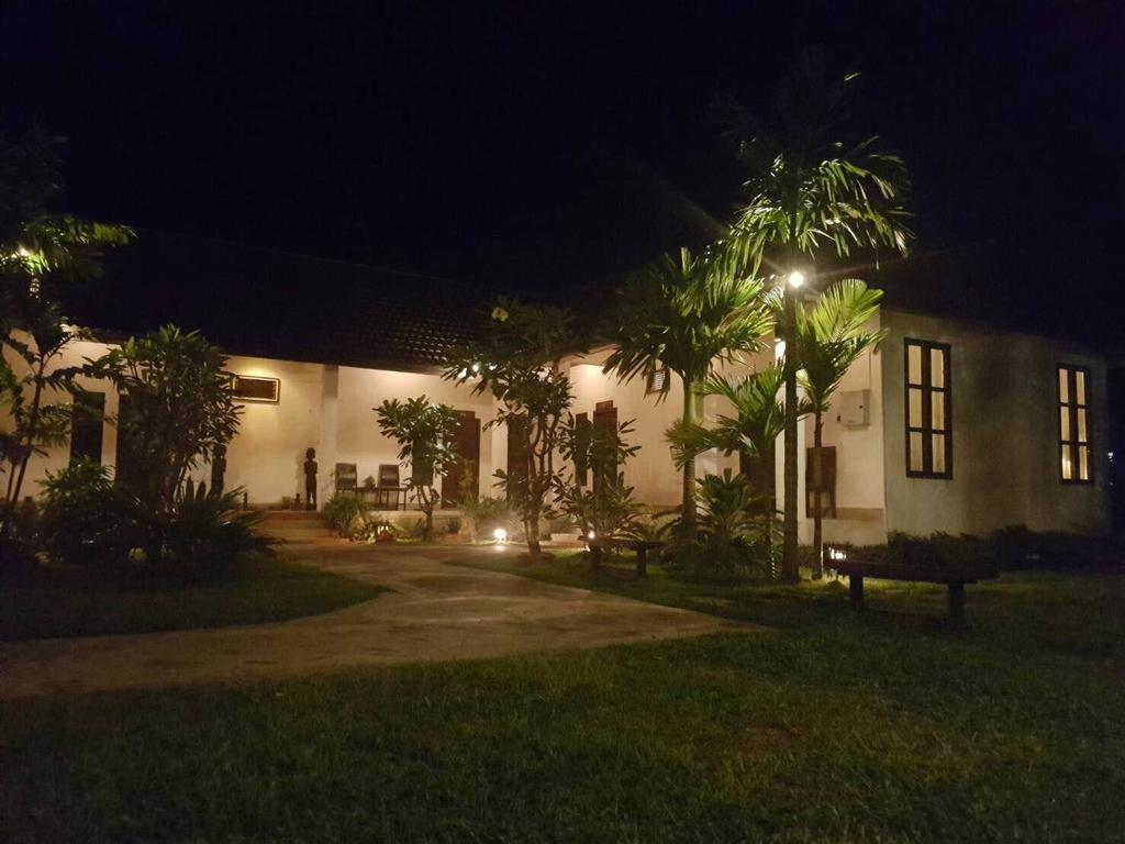 Villa Thakhek Exteriér fotografie